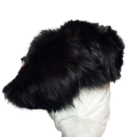 Accessories - VINTAGE Fox Fur Beret with Fur Pom Pom